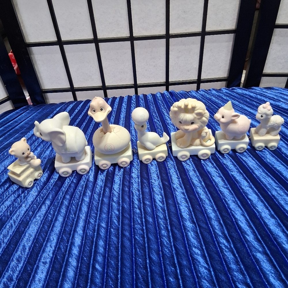 Precious Moments Animal Train Figurines - Cream and Blue - Picture 4 of 16